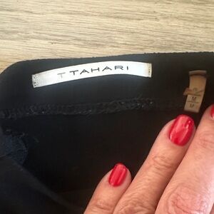 Tahari Black Sleeveless Top M